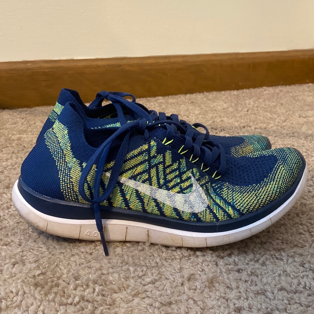 Women’s Nike Free Run size 6